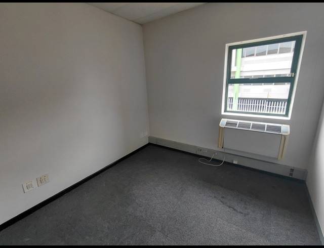 686M² OFFICE TO LET IN RANDJESPARK